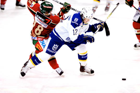 Steven Kariya, Frölunda och Andreas Falk, HV71