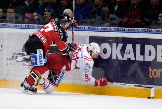 Per Hållberg, Modo crosscheckar Sanny Lindström, Timrå
