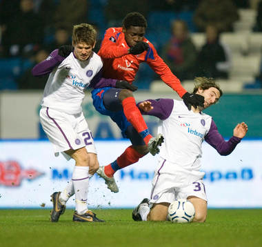 Adama Tamboura vräker undan spelare