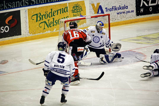 Ed Belfour, Leksand (målvakt) släppte in 3 mål på 10