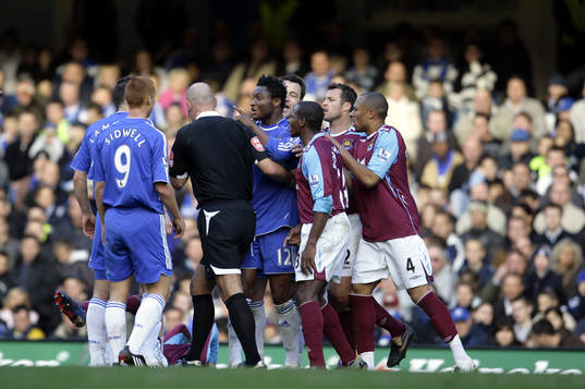 John Obi Mikel, Chelsea diskuterar med domare Howard Webb