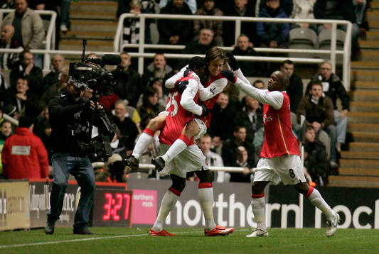 Emmanuel Adebayor, Tomas Rosicky och Lassana Diarra, jubel