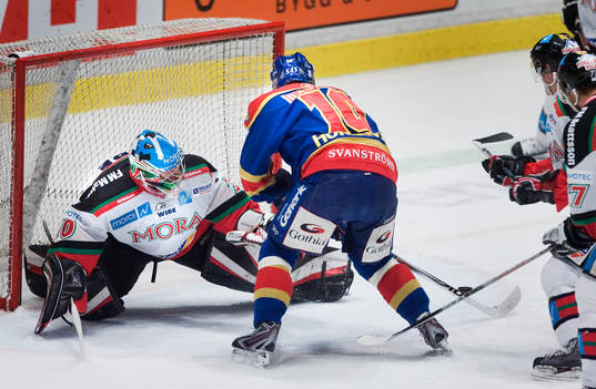 Patric Hörnqvist, Djurgården, trycker in pucken bakom