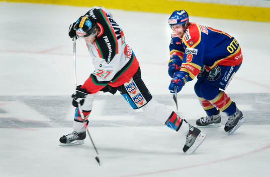 Eric Beaudoin, Mora, drar på skott. Kristofer Ottosson,