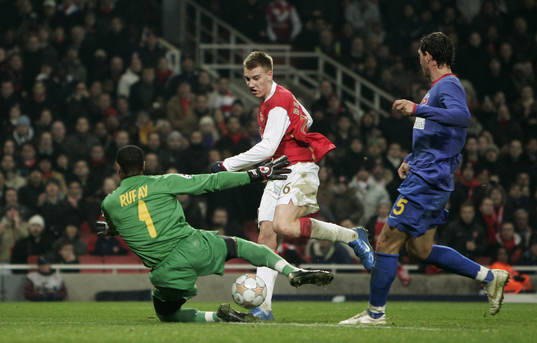 Nicklas Bendtner, Arsenal, gör andra målet
