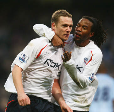 Kevin Nolan och Ricardo Gardner, jubel