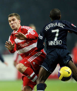Lukas Podolski och Mineiro