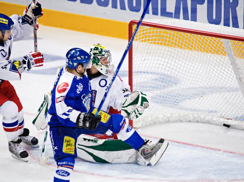 Tuukka Mäntylä, Finland, gör mål i tredje perioden