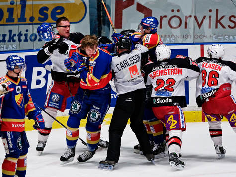 Kristian Kudroc, Södertälje, ger sig på Johan Ryno,