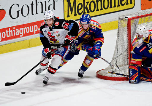 Dragan Umicevic, Södertälje, rundar Ossi Väänänen,