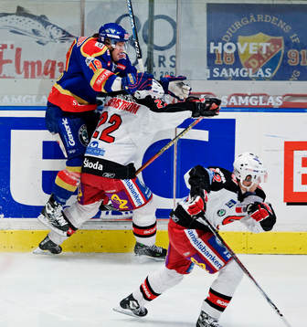 Jimmie Ölvestad, Djurgården, tacklar Stefan Bemström,