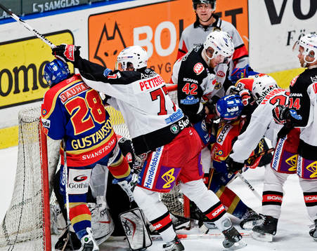 Södertäljespelarna går hårt åt djurgårdarna