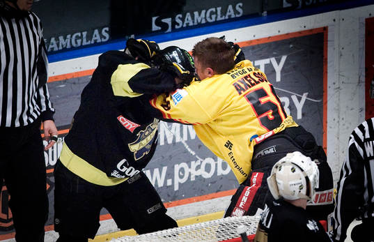 Mikael Österberg, AIK, och Emil Axelsson, Västerås