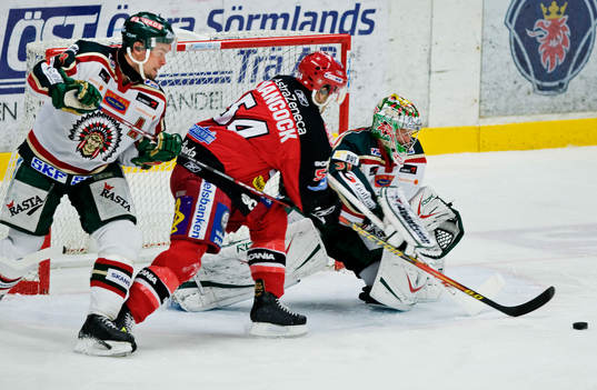 Ronnie Sundin, Frölunda, hakar Quinn Hancock,