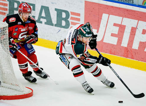 Jens Olsson, Södertälje, jagar Fredrik Pettersson,