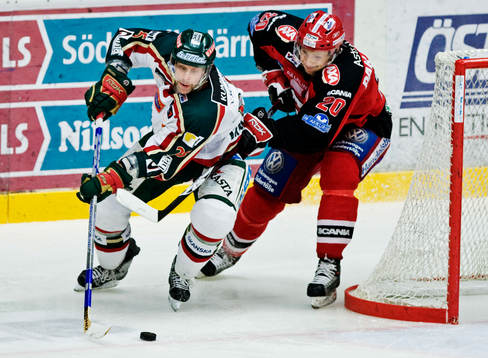 Petri Pakaslahti, Södertälje, hakar Oscar Ackeström,