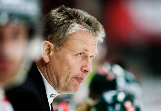 Per Bäckman, tränare, Frölunda, har en del att tänka på