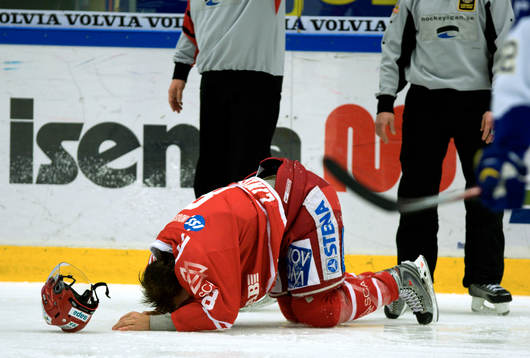 Sanny Lindström, Timrå krockar med Martin Thörnberg,
