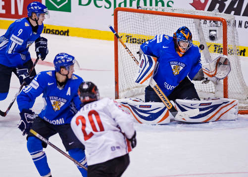 John Tavares, Kanada, skjuter in 1-1-målet