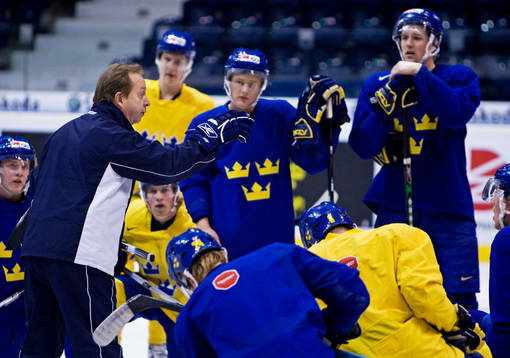 Pär Mårts instruerar sina spelare