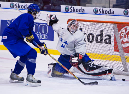 Jhonas Enroth, målvakt,  släpper in ett skott