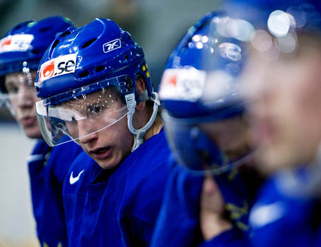 Kristofer Berglund sitter i avbytarbåset