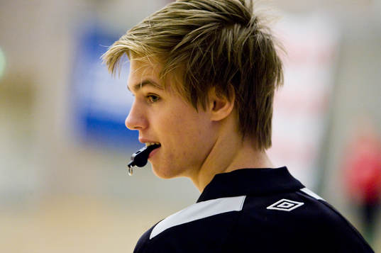 Innefotboll, David Andersson, domare. Pipa