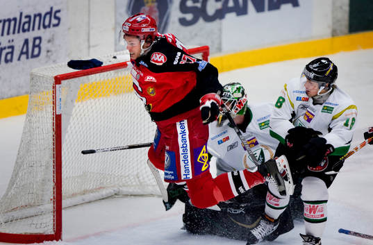 Stefan Pettersson, Södertälje flyger genom Färjestads