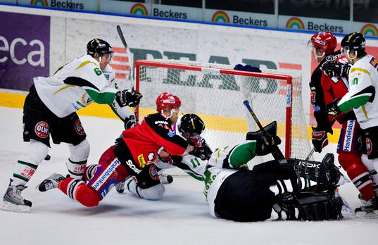 Fabian Brunnström, Färjestad, trycker till Robert