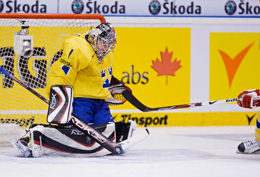Jhonas Enroth, målvakt, Sverige, räddar ett skott