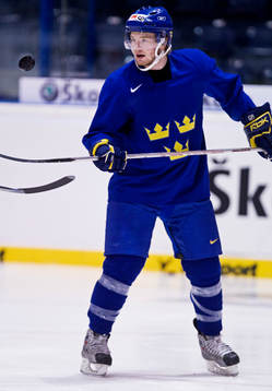 Robin Figren trollar med pucken