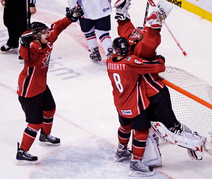 Karl Alzner, Drew Doughty och Steve Mason, målvakt,