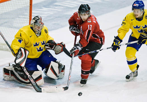 Målskytten Brad Marchand, Kanada. Eric Moe, Sverige