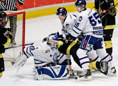 Oroligt framför Ed Belfour i målet