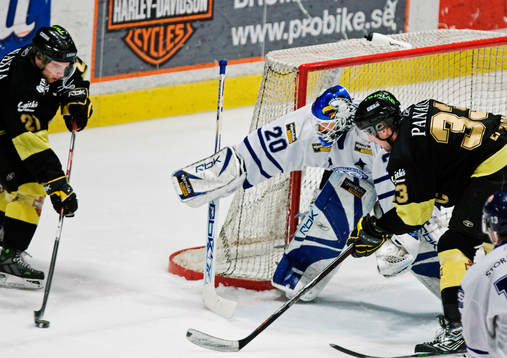Christian Sandberg, AIK, och David Engblom, AIK, framför