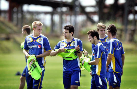 Peter Larsson, Suleyman Sleyman och Louay Chanko snackar