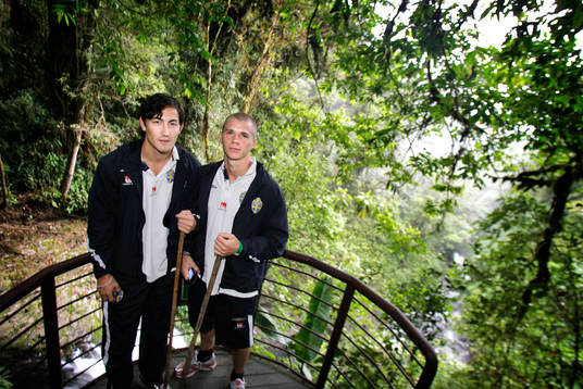 På besök vid Laz Paz Waterfalls Gardens y RioSarapiqui.