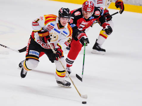 Ove Molin, Brynäs, steget framför Martin Cibak,