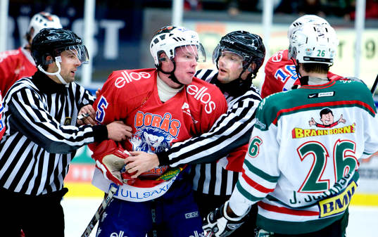Markus Karlsson, Borås, slagsmål, fight, linjedomare,