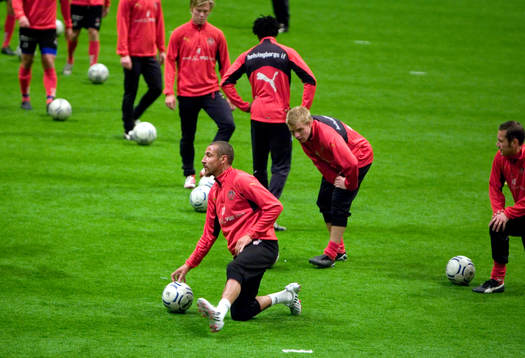 Helsingborg tränar i sin inomhushall. Henrik Larsson är