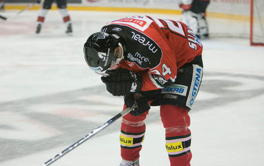 Niklas Sundström, Modo kraschar in i sargen med huvudet