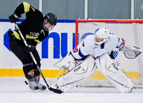 Danijela Rundqvist, AIK och Nanna Holm Glaas, målvakt,