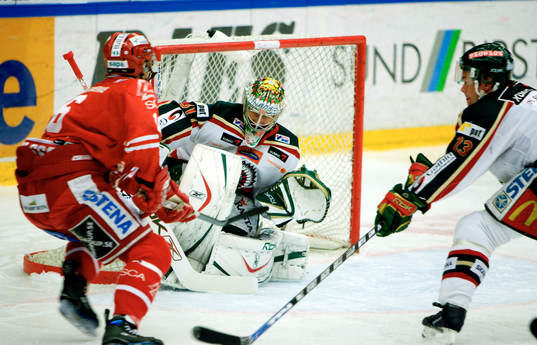 Ari Ahonen, Målvakt Frölunda räddar
