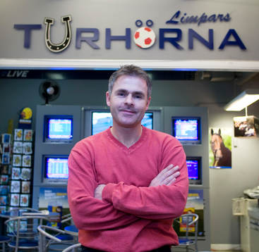 Anders Limpar i sin spelbutik i Stockholm