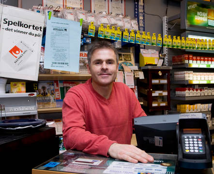 Anders Limpar i sin spelbutik i Stockholm
