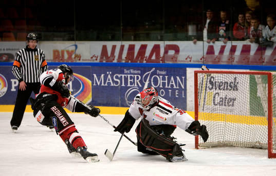 Straff, Martin Samuelsson och Henrik Tojkander, målvakt