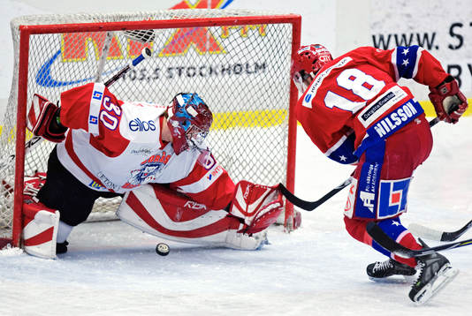 Pontus Sjögren, målvakt, Huddinge, räddar ett skott