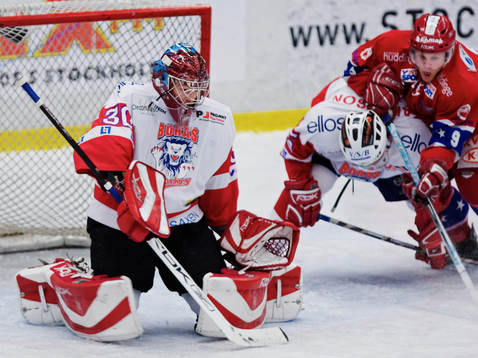 Pontus Sjögren, målvakt, Huddinge, räddar ett skott