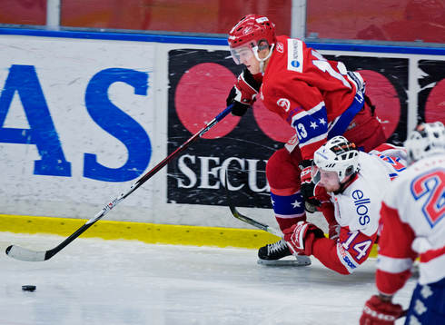 Fredric Andersson, Huddinge, håller undan Johan Mellander,