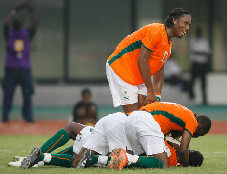 Yaya Toure och Didier Drogba, Elfenbenskusten (Jubel)